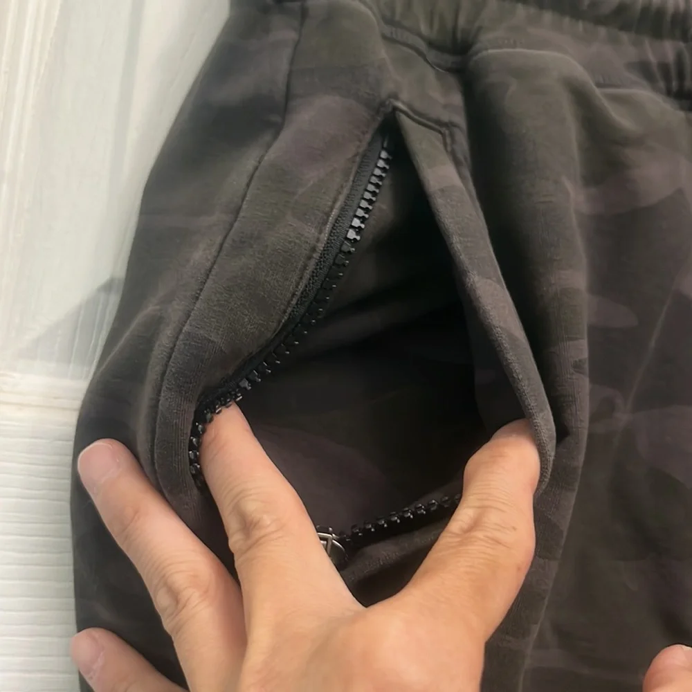 MEN’s Flexliving Camo Joggers with side & back zippers pockets size SMALL - Picture 6 of 7